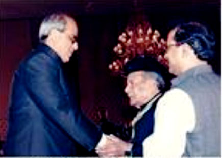 Figure 2: Anis Khurshid Receiving the Pride of Performance Award from the President of Pakistan, Mr. Farooq Ahmad Leghari, in Islamabad